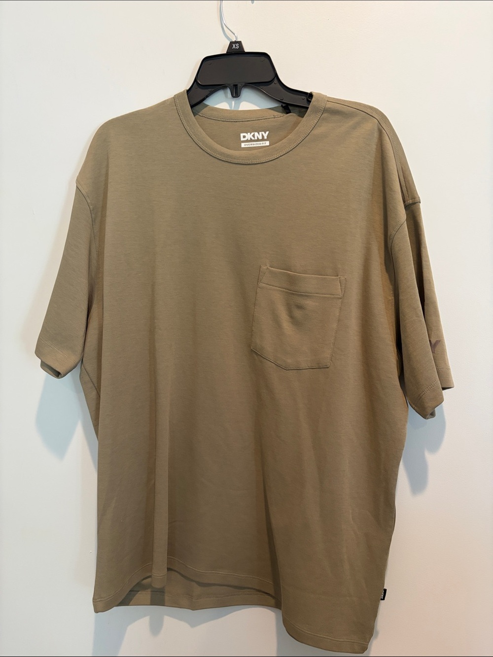 DKNY Men's Short Sleeve Pocket Tee in Olive